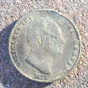 King William IV halfpenny. I thought it was a KGIII at first because of the right-facing bust but I also thought it could be a KWIV. No KG coppers as 