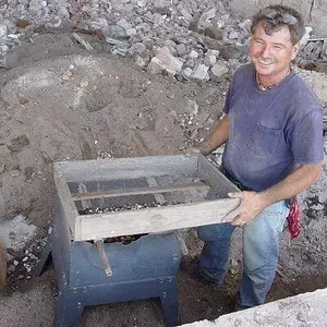 relic siftin - Sifting at the Calvert store dig
