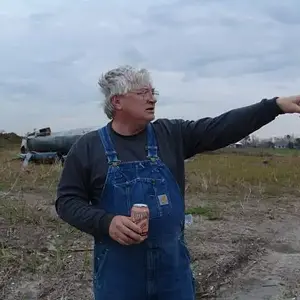 Cajunme ( Brent ) pointing to where all the treasure is we're gonna find!
