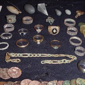 BEST DAY EVER FOR RING FINDS - FROM ONE DAYS HUNT IN FLORIDA WATERS - 16.
 6 GOLD - 9 SILVER - 1 JUNK SS
BRACELET IS 10K