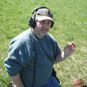 CASPER DIGGING UP A SEATED QUARTER - 2011
(XLT)