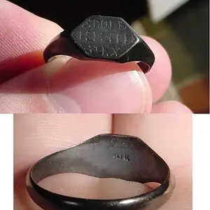 1930 CLASS RING - 10K
(CZ21)