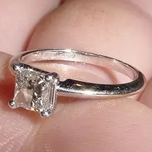 NICE DIAMOND RING FOUND IN MEXICO
(CZ21)