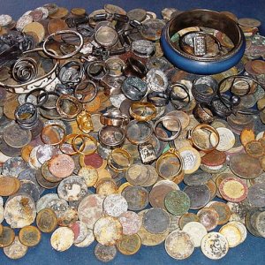 HAUL FROM A TRIP TO THE DOMINICAN REPUBLIC - COINS - SILVER & GOLD JEWELRY
(CZ21)