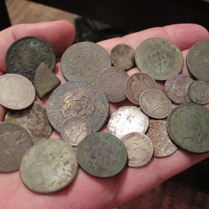 SMALL SAMPLE OF SOME OLDER COINS FROM THE 1600-1800'S 
MANY FOUND AT CELLARHOLES OR FARM FIELDS IN NEW ENGLAND