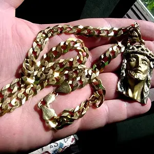 417 (10K) GOLD CHAIN AND PENDANT FOUND IN 6 FEET OF WATER AT A FRESH WATER BEACH