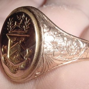 SIDE VIEW OF 18K SEAL RING