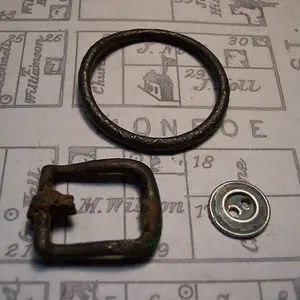 Buckle Ring Button