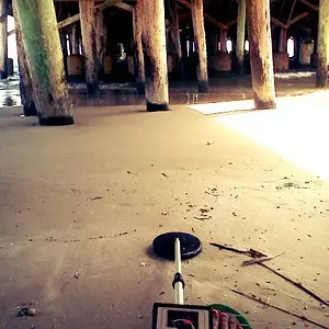 under the Daytona Beach pier with my basic detector