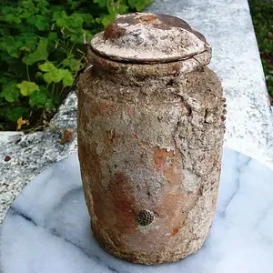 shipwreck jar with top and flint 1a RESIZED