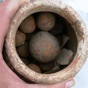 shipwreck jar with top and flint 3 RESIZED