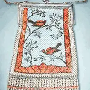 RARE Mandalian Bird Mesh purse
Hallmarked. Enamel is almost like new. Restored: replaced broken ball-clasp, and straightened frame, plus cleaning. *Es