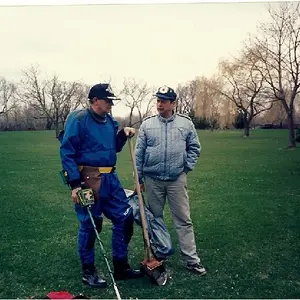 dry suit for colder water 1992, borrowed his detector for the photo, mine was too far away.