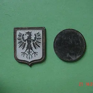 pin 002