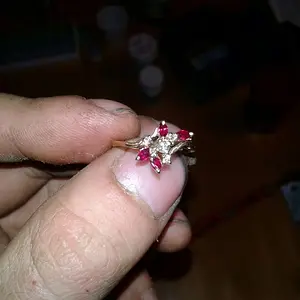 4 red Rubys 4 diamonds 14kt gold ring