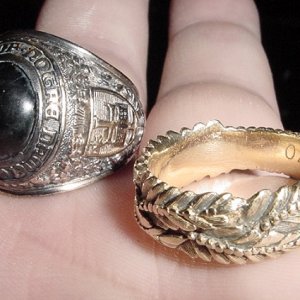 CAPE COD COLD WATER HUNT GOLD - NOTRE DAME CLASS RING & 18K BAND