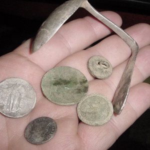 FARM FIELD FINDS - SPOON IS SILVER - 1803 LARGE CENT - 1902-O BARBER DIME - SLQ
1800s button - 1700s button