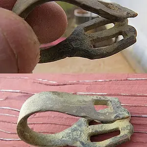 Strange Spur with square hole for a separate neck spur.