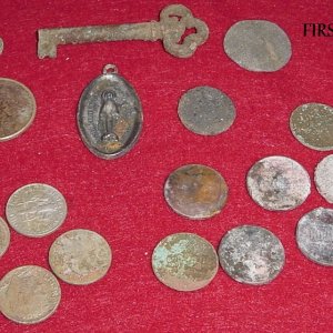 FIRST HUNT FOR 2014 - WET SAND HUNT AT MA. SALTWATER BEACH - SOME ROCKS SHOWING -  OLD KEY -WORN DISC/COIN? - RELIG.MED. IS SILVER AND GOT A CRUSTED S