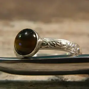 Sterling silver and tiger eye ring