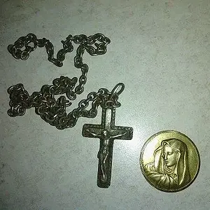 18k Mary Pendant
Stamped 750 4.9 Grams