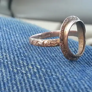 Victorian Cameo Ring minus the cameo  9ct 2.7 Grams
