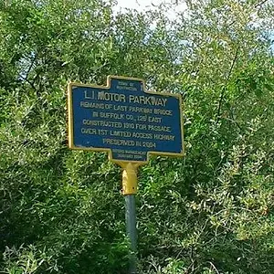 Vanderbilt Motor Parkway first paved  parkway in USA, last overpass still standing. Melville NY.