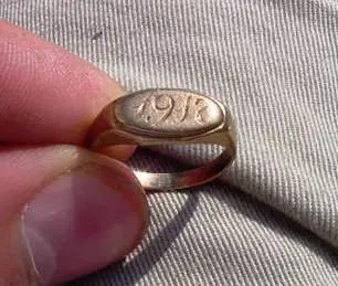 10K 1917 CLASS RING - SALTWATER (CT)