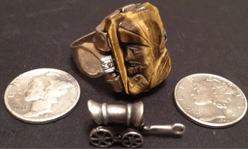 10k ring with carved tiger eye & 2 diamonds
