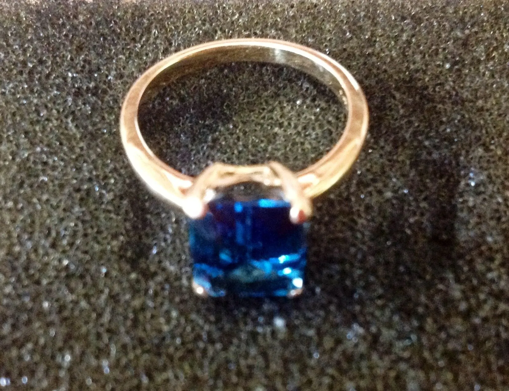 14K Gold Ring
Blue Sapphire
Found 09/17/13
Columbus, Ms.