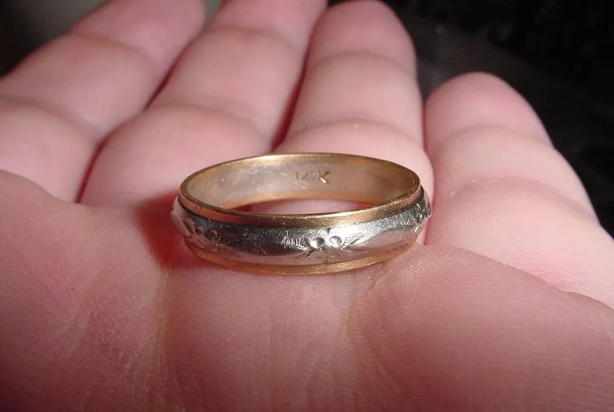 14K WHITE AND YELLOW GOLD BAND