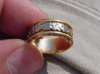14K YELLOW & WHITE GOLD = OLD WEDDING BAND - SALTWATER (CT)