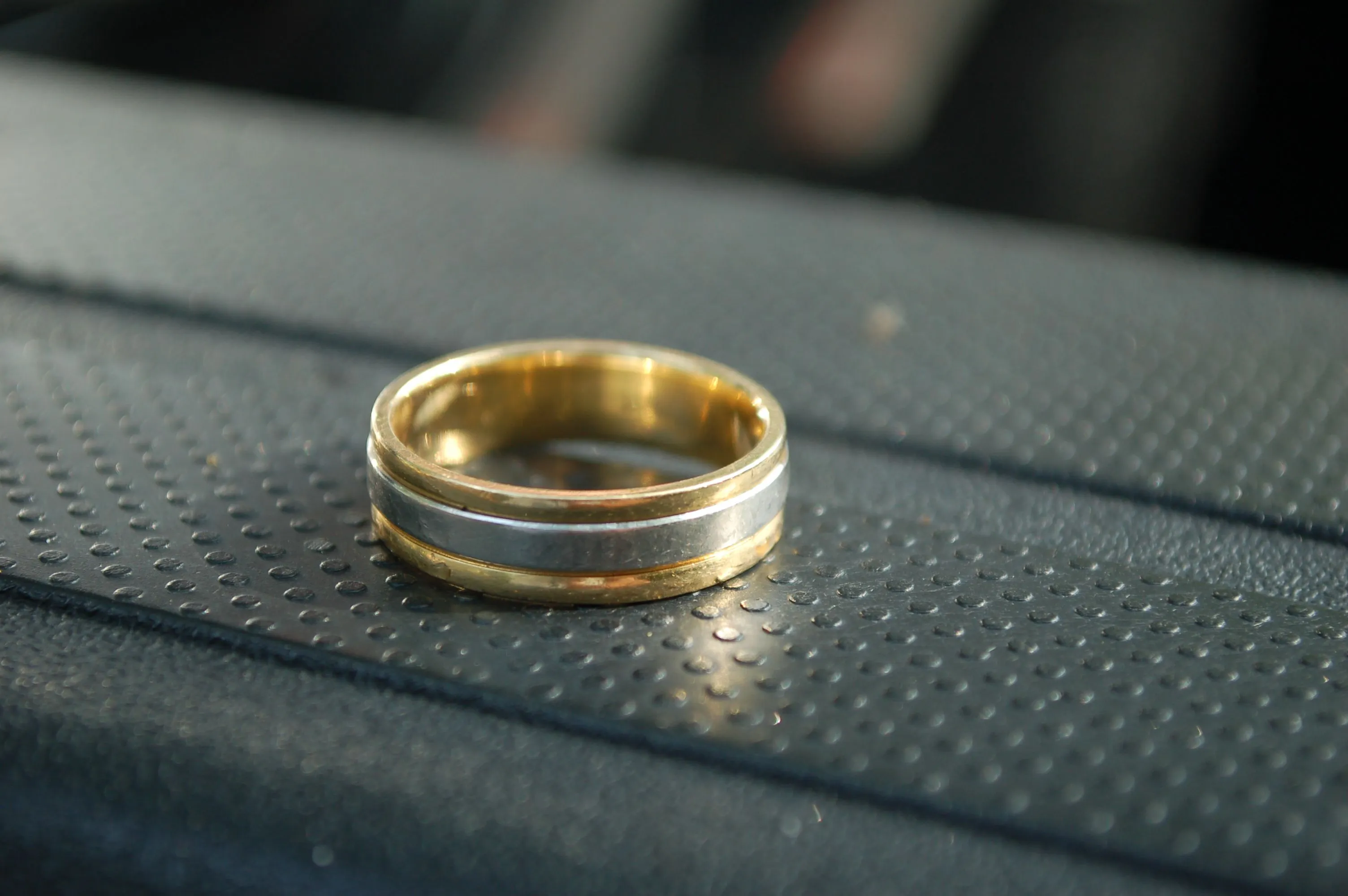18 K Platinum & Yellow Gold Ring Return (1)