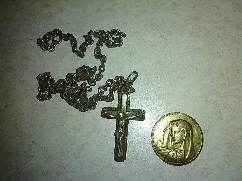 18k Mary Pendant
Stamped 750 4.9 Grams