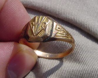 1943 CLASS RING - SALTWATER (CT)