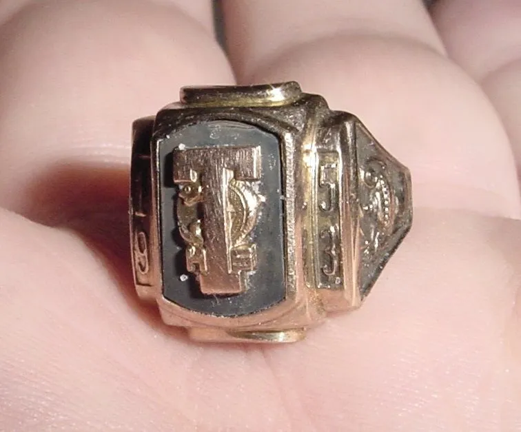 1953 10K CLASS RING FOUND IN WATERS OFF CAPE COD