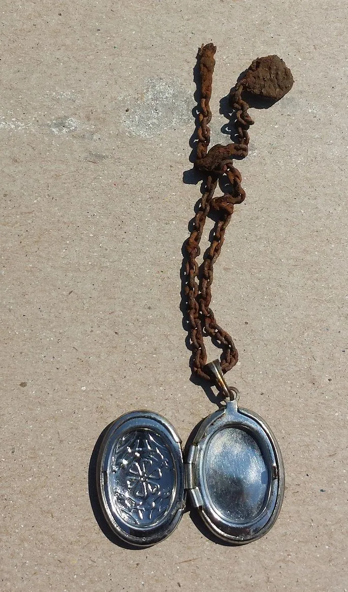 20150919 A possibly silver locket found at an old church in Madison county with the Tejon.