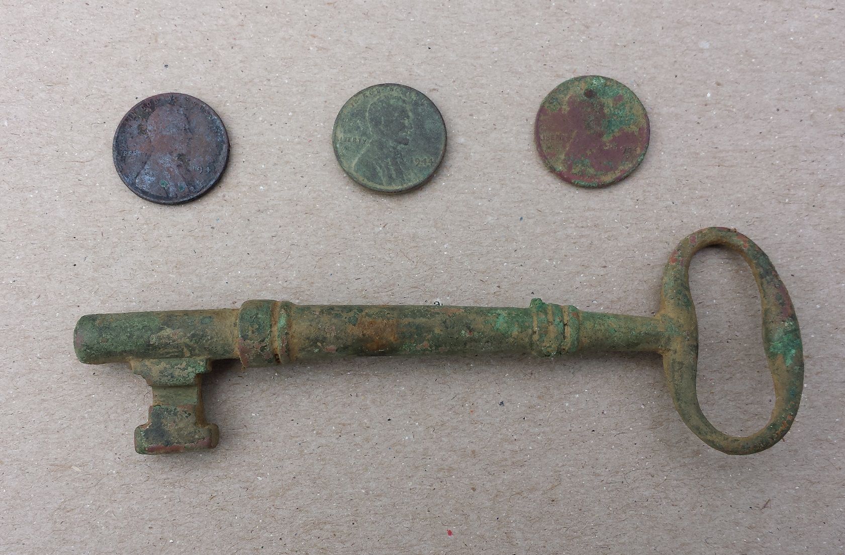 20151101 My first skeleton key with 1941, 1944 and 1952d wheat pennies. Found on an empty lot that used to have houses in downtown Jackson with the F4