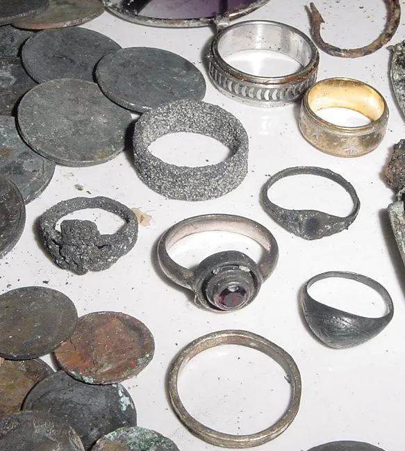 3 BEACH HUNT RINGS = A 10K BAND- 6 SILVER RINGS AND A JUNK SPINNER