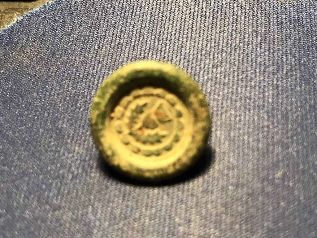 Another pic of the small button.