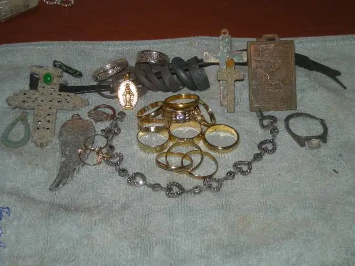 Beautiful set - This pic includes a beautiful silver spoon, 18k pendant and lots of gold and silver!