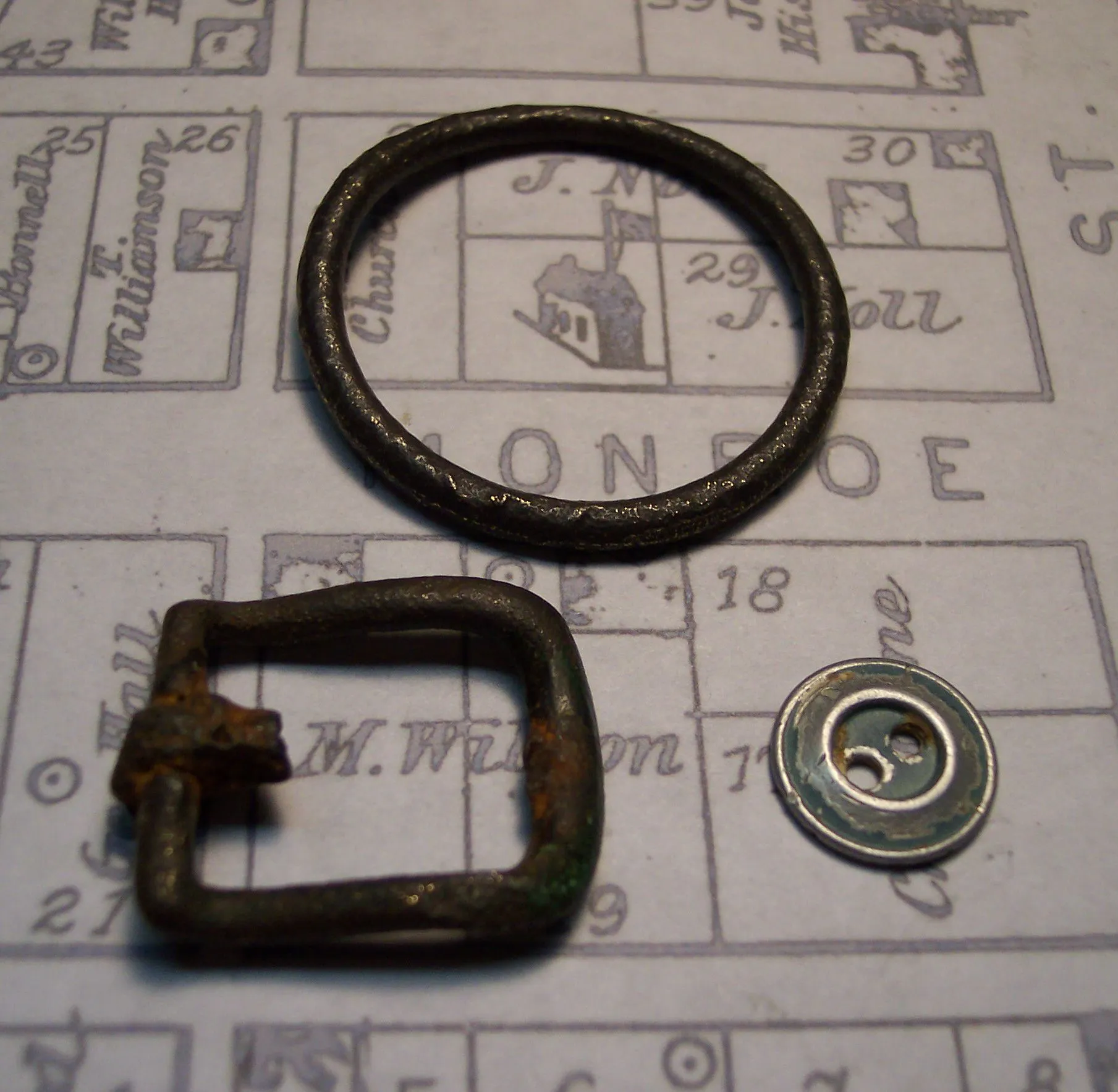 Buckle Ring Button