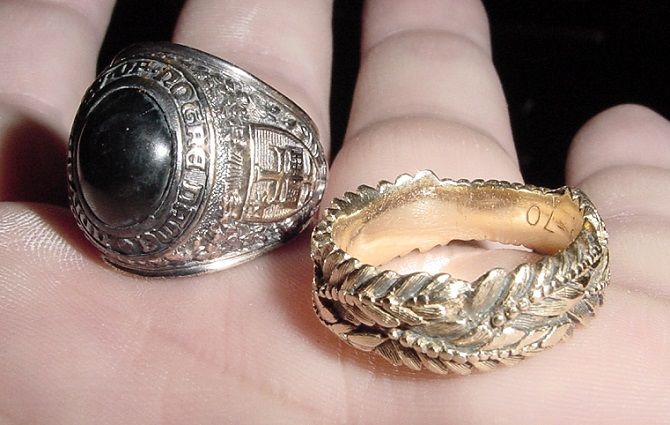 CAPE COD COLD WATER HUNT GOLD - NOTRE DAME CLASS RING & 18K BAND
