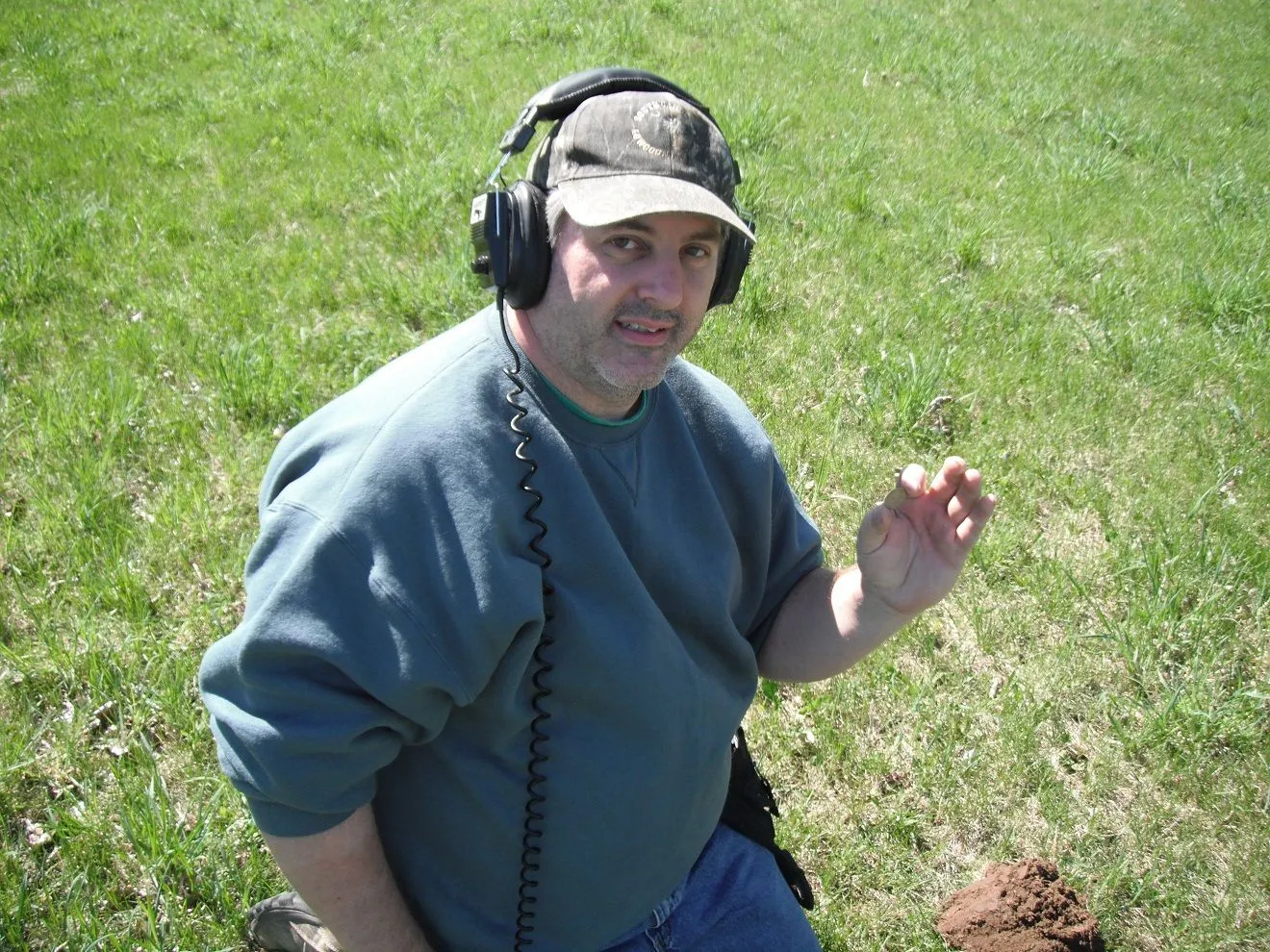 CASPER DIGGING UP A SEATED QUARTER - 2011
(XLT)