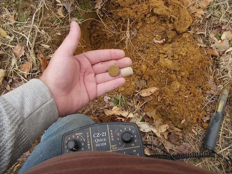 CIVIL WAR BUTTON FROM A CAMP - FOUND IN AREA WITH CZ21 IN ALL METAL WHERE 100S OF OTHER HUNTERS HAD GONE WITH TOP NAME RELIC MACHINES