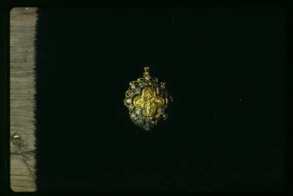 Clean Diamond Broach