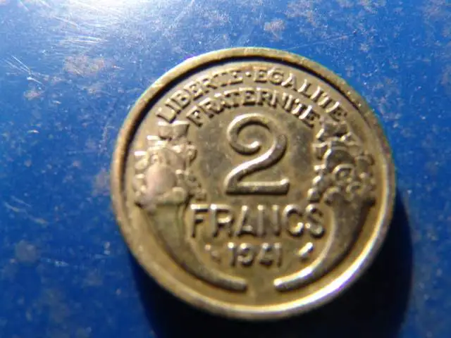 Coin which was laying in the same hole with the previous token. Looks too much like a gold coin when you first flip it out of the ground. Not good for