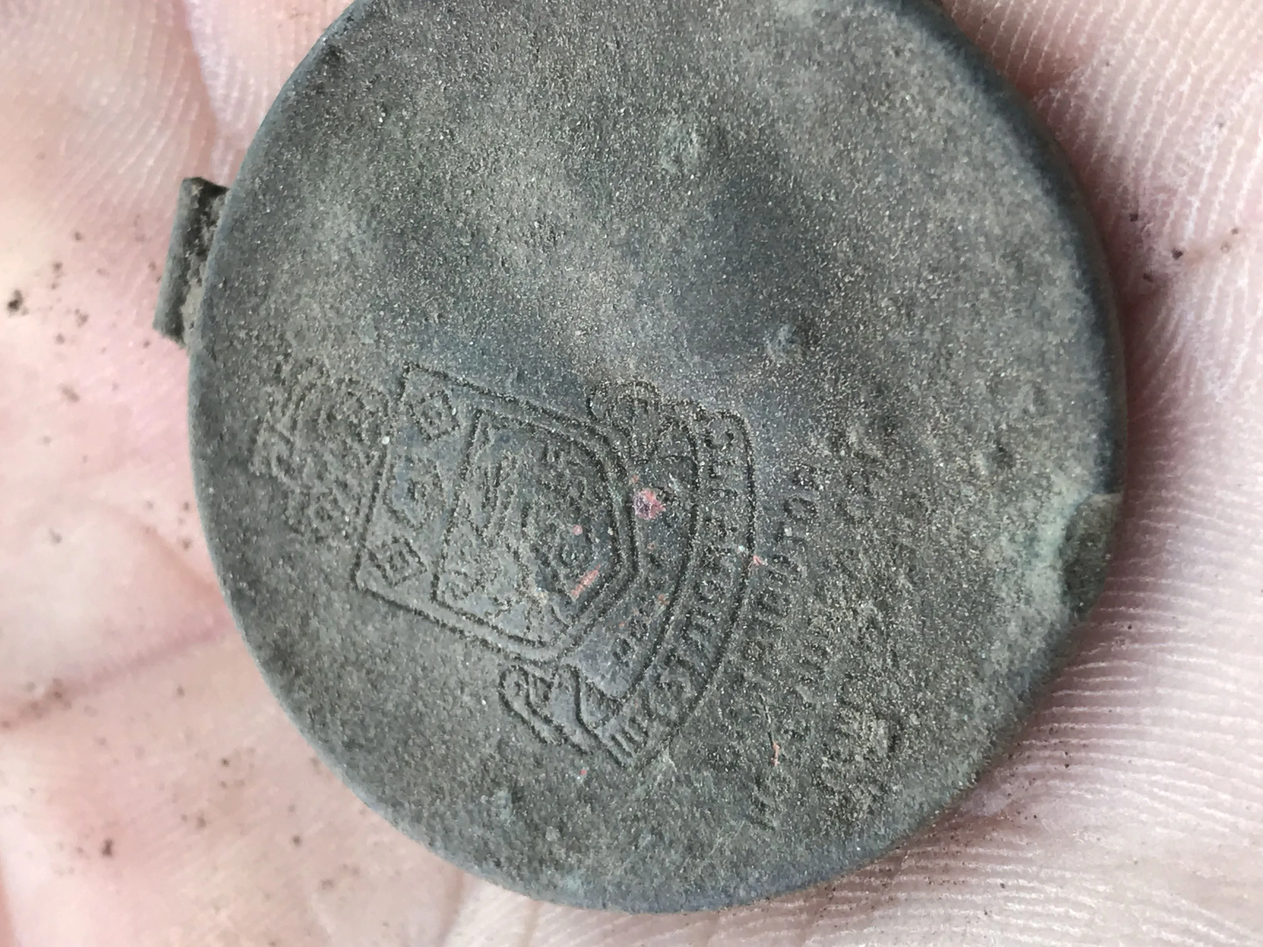 Cosmetic makeup tin cover