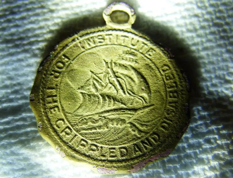 crest 005