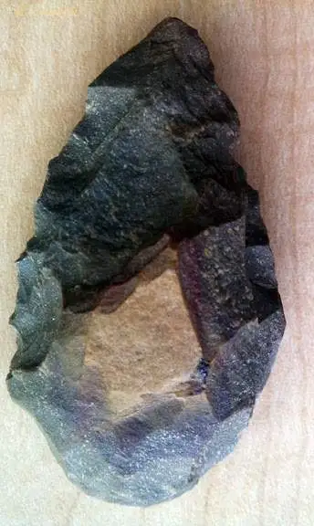 Crude knife - Size: 2 7/8"L X 1 5/8"W